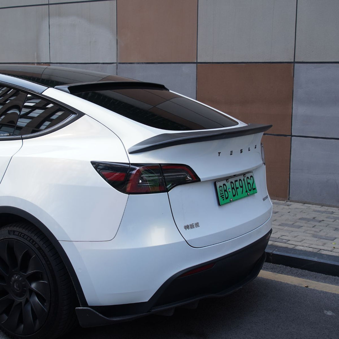 APTESL Model Y / 3 Spoiler V-Style - Carbon Fiber Exterior Mods